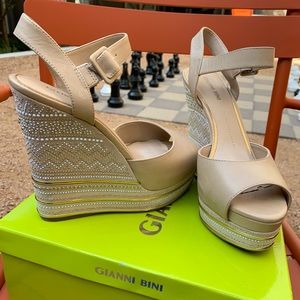 Tan and gold GIANNI BINI wedges